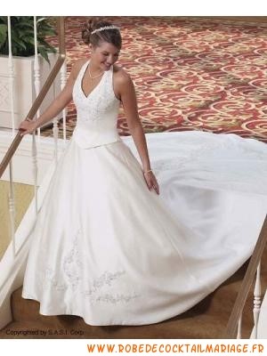 Robe de mariée avec traine longue robe-de-marie-avec-traine-longue-91_11