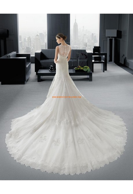 Robe de mariée avec traine longue robe-de-marie-avec-traine-longue-91_17