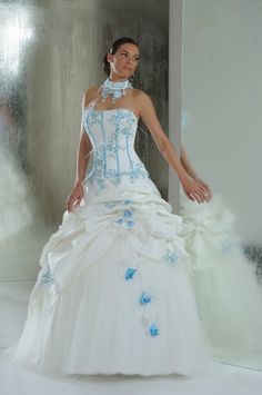 Robe de mariée blanche et bleu robe-de-marie-blanche-et-bleu-57_7