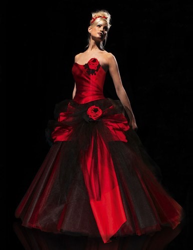 Robe de mariée noire et rouge robe-de-marie-noire-et-rouge-24_11