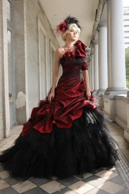 Robe de mariée noire et rouge robe-de-marie-noire-et-rouge-24_7
