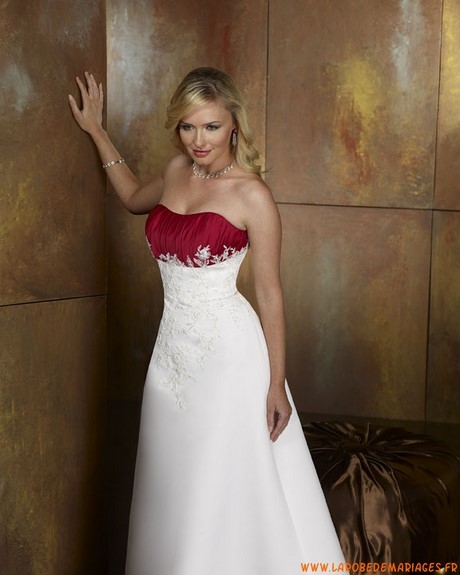 Robe de mariée princesse rouge et blanc robe-de-marie-princesse-rouge-et-blanc-79_17