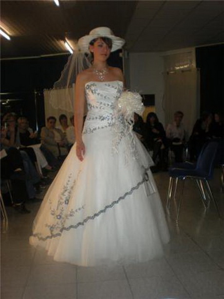 Robe de mariée avec chapeau robe-de-marie-avec-chapeau-11_4