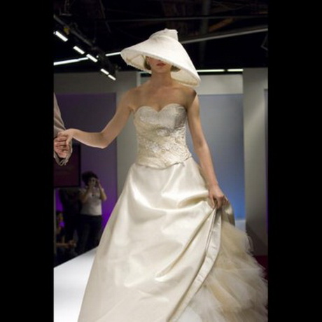 Robe de mariée avec chapeau robe-de-marie-avec-chapeau-11_8