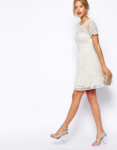 Robe blanche dentelle courte mariage robe-blanche-dentelle-courte-mariage-38_7