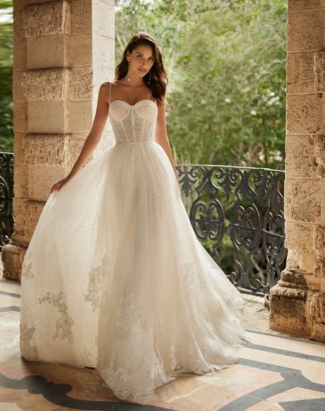 Nouvelle collection de robe de mariée 2024 nouvelle-collection-de-robe-de-mariee-2024-32_12-5