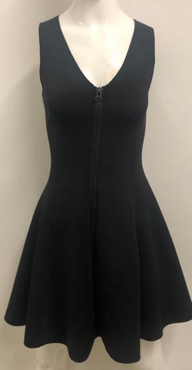 Robe noire courte cintrée robe-noire-courte-cintree-12_13
