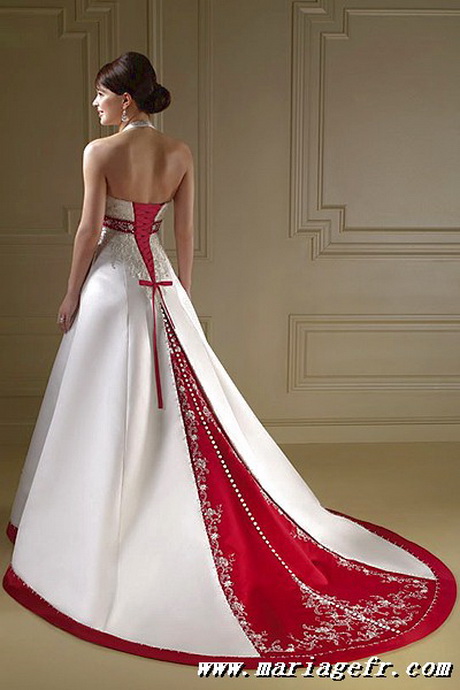 A une robe rouge et blanche a-une-robe-rouge-et-blanche-40_11