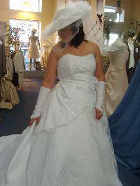 Robe de mariée avec chapeau robe-de-marie-avec-chapeau-11_12