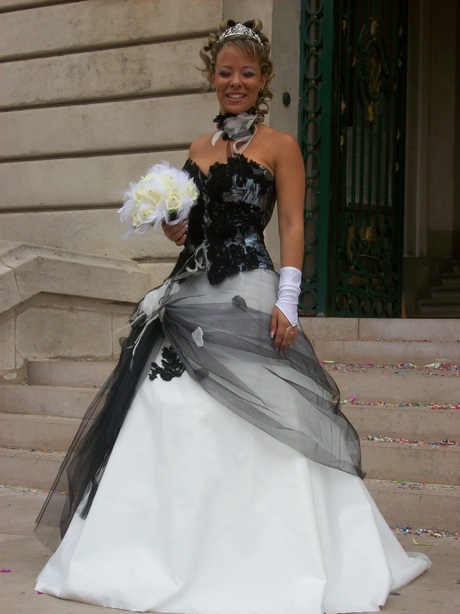Robe de mariée noire et blanche robe-de-mariee-noire-et-blanche-62_6