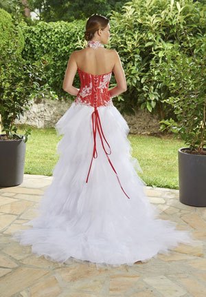 Robe de mariée rouge et blanche 2021