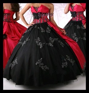Robe de mariée noir et rouge robe-de-marie-noir-et-rouge-38_12