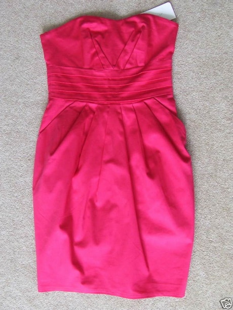 Une robe rose