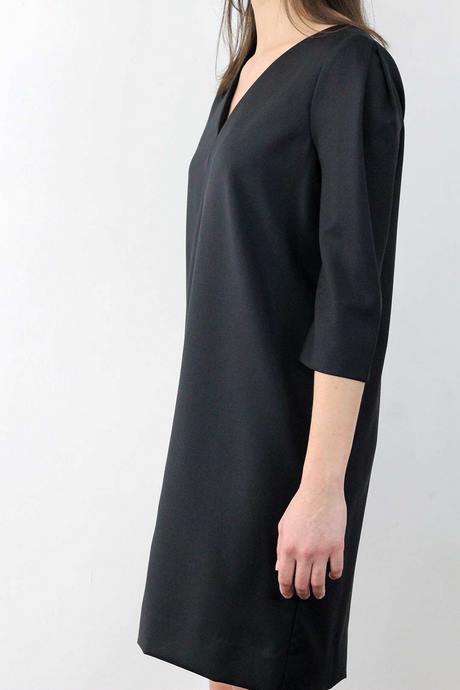 Robe noire droite et fluide robe-noire-droite-et-fluide-93_17