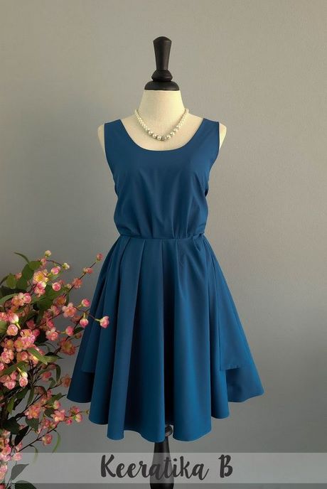 Une robe bleue foncée une-robe-bleue-foncee-21_14