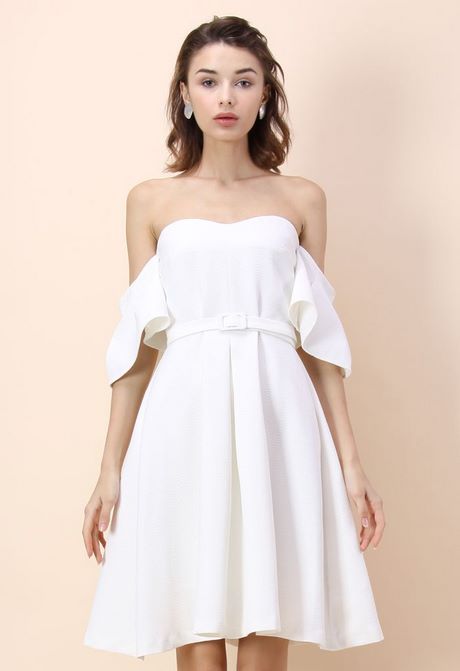 Robe classique blanche