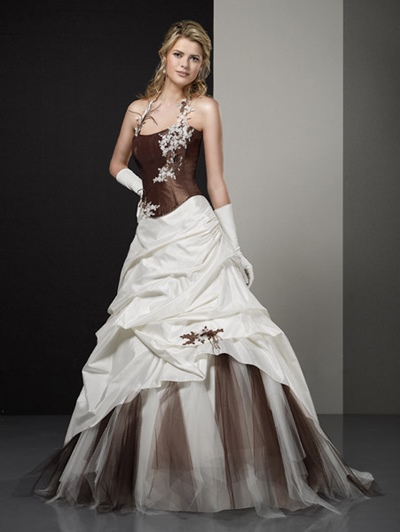 Robe de mariée blanche et marron robe-de-mariee-blanche-et-marron-18_17