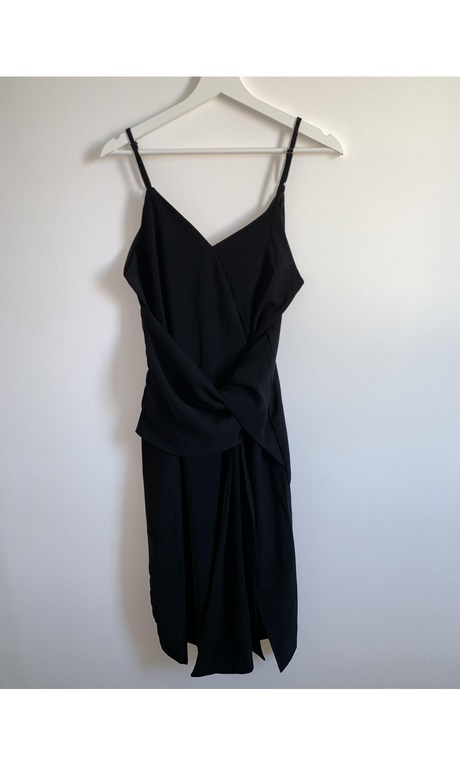 Robe noire bretelles robe-noire-bretelles-05_6