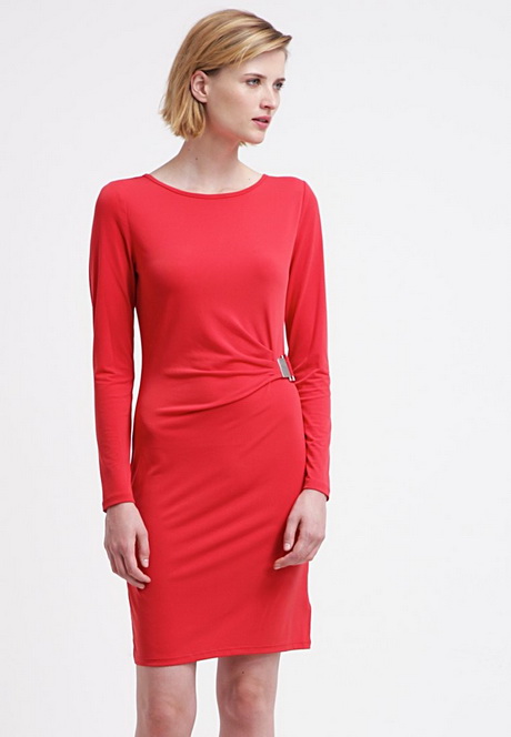 Robe rouge manches longues robe-rouge-manches-longues-44_13