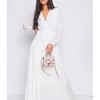 Longue robe blanche de soirée